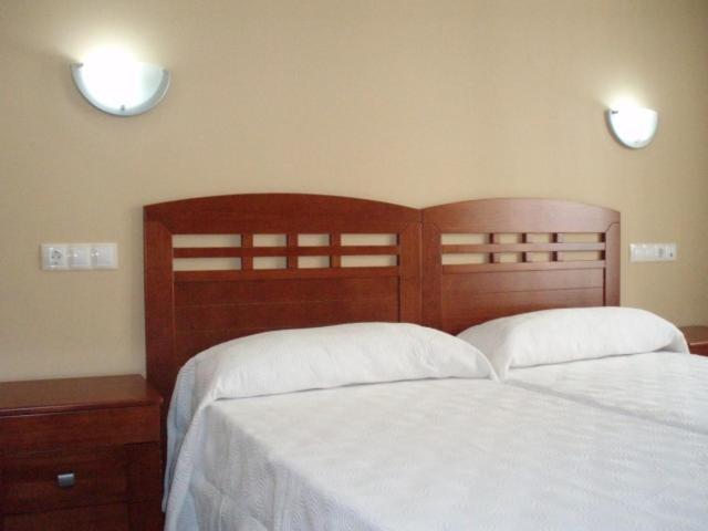 Hostal El Altozano Montanchez Bagian luar foto