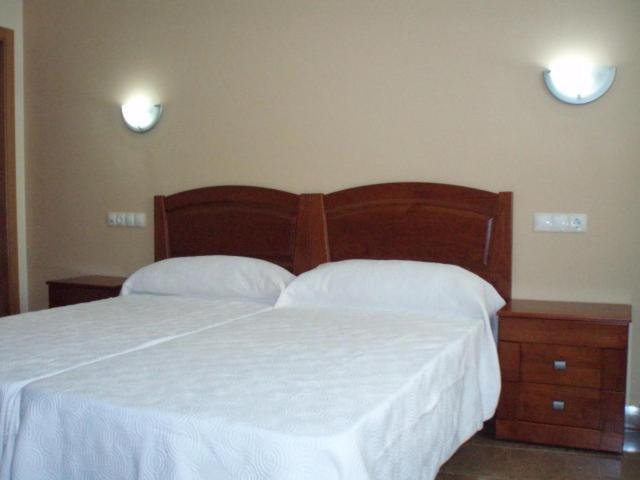 Hostal El Altozano Montanchez Bagian luar foto